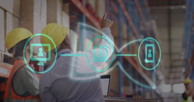 Depoda çalışan farklı insanların ikon ve veri işleme resimleri. Küresel taşımacılık, işletme, finans, hesaplama ve veri işleme kavramı dijital olarak oluşturuldu.