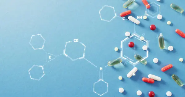 錠剤の上の化学構造のイメージ グローバル医学とデジタルインターフェースのコンセプトデジタル生成画像 — ストック写真