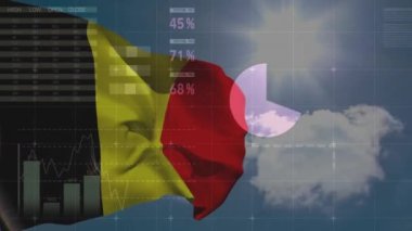 Belçika bayrağı üzerinde finansal veri işleme animasyonu. Küresel finans, iş, bağlantılar, hesaplama ve veri işleme kavramı dijital olarak oluşturulmuş video.
