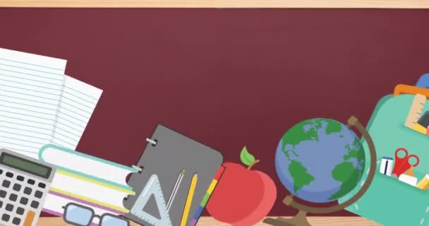茶色のチョークボードの背景にあるスクールバッグ リンゴ 学校用機器のアニメーション 子供時代 デジタル生成されたビデオ — ストック動画