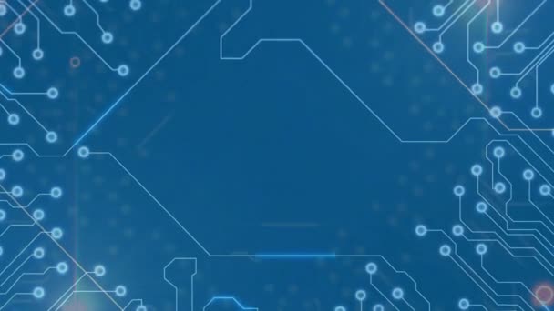 青い背景のサーキットボード上のデータ処理のアニメーション グローバルファイナンス ビジネス コネクション コンピューティング データ処理コンセプトデジタル生成ビデオ — ストック動画