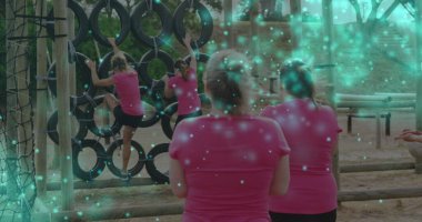 Engel parkurundaki çeşitli kadınların üzerindeki ışık noktalarının görüntüsü. Küresel spor, sağlık, fitness ve dijital arayüz kavramı dijital olarak oluşturulmuş görüntü.