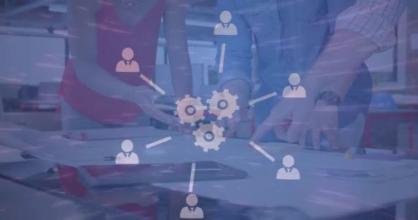 Animacja Sieci Ikon Nad Różnymi Ludźmi Biznesu Biurze Globalne Finanse — Wideo stockowe