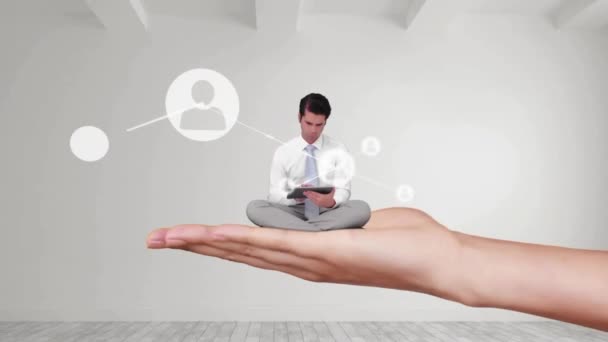 Animacja Sieci Połączeń Ikonami Nad Białym Mężczyzną Tabletem Siedzącym Ręce — Wideo stockowe