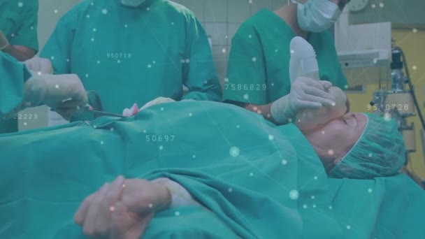 Анімація Обробки Даних Над Кавказькими Хірургами Працюють Дають Газ Пацієнтці — стокове відео