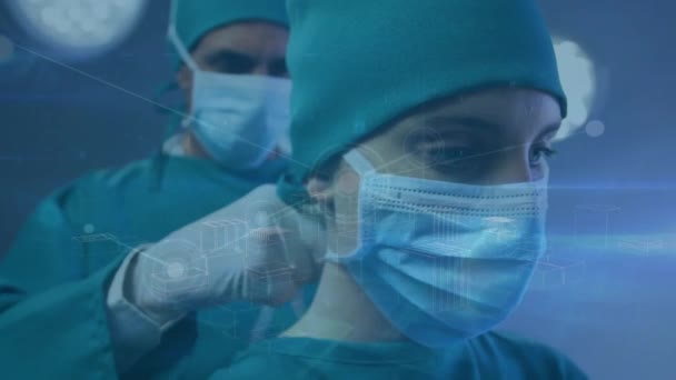 Animatie Van Netwerk Stadsplan Kaukasische Mannelijke Vrouwelijke Chirurgen Zetten Gezichtsmaskers — Stockvideo