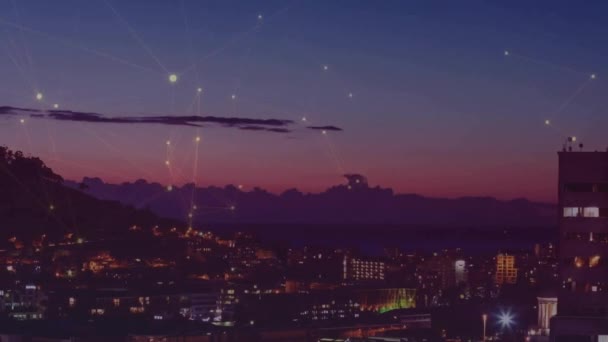 Animacja Sieci Połączeń Świecącymi Plamami Nad Miejskim Krajobrazem Koncepcja Globalnych — Wideo stockowe