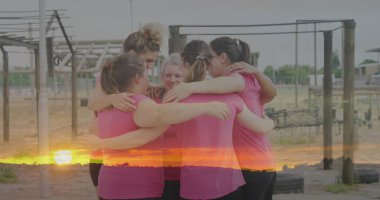 Engel parkurundaki çeşitli kadınların günbatımının görüntüsü. Küresel spor, sağlık, fitness ve dijital arayüz kavramı dijital olarak oluşturulmuş görüntü.