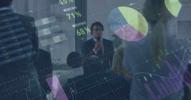 İş adamlarının konferansta el çırpması üzerine istatistiksel işlem. küresel iş, veri işleme ve dijital arayüz kavramı dijital olarak oluşturulmuş görüntü.