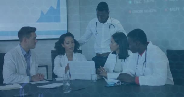 Animación Procesamiento Datos Financieros Través Diversos Médicos Reunión Medicina Global — Vídeos de Stock