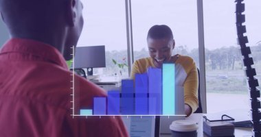 Afro-Amerikan iş adamlarının veri işleme görüntüsü. Küresel iş, finans ve dijital arayüz kavramı dijital olarak oluşturulmuş görüntü.