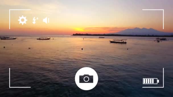 Animatie Van Digitale Camera Interface Scherm Boten Oceaan Bij Zonsondergang — Stockvideo