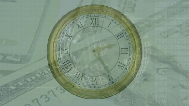 紙幣の上を動く時計のアニメーション グローバルビジネス 愛国心 デジタルインターフェースのコンセプトデジタル生成ビデオ — ストック動画