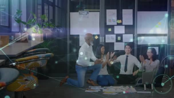Ofisteki Çeşitli Adamları Üzerindeki Bağlantı Ağının Animasyonu Küresel Finans Bağlantılar — Stok video
