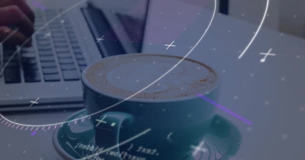 Animação Processamento Dados Financeiros Sobre Homem Caucasiano Usando Laptop Conceito — Vídeo de Stock