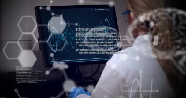 Animace Zpracování Vědeckých Dat Nad Bělošskou Vědkyní Laboratoři Globální Věda — Stock video