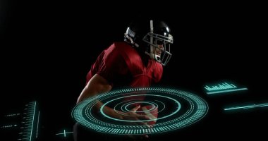 Kafkas erkek Amerikan futbolcusu üzerinde tarama ve veri işleme görüntüsü. 