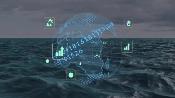 海上でのデータ処理によるアイコンと地球のアニメーション グローバルテクノロジー コネクション コンピューティング デジタルインターフェースのコンセプトをデジタル生成 — ストック動画