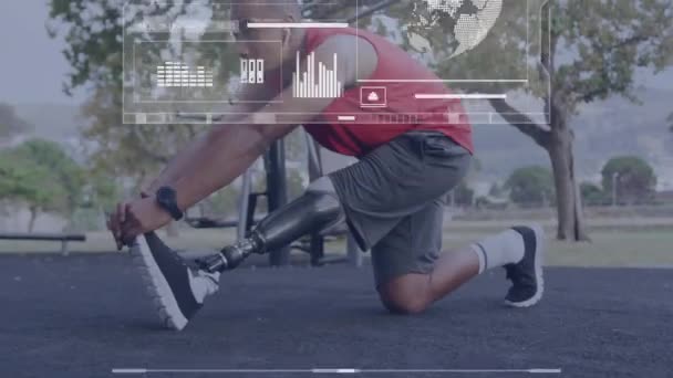 人工的な脚の運動を伴う人に対するデータ処理のアニメーション グローバルスポーツ コンピューティング データ処理のコンセプトをデジタル生成したビデオ — ストック動画