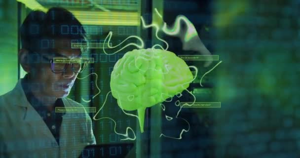 人間の脳のアニメーション コンピュータサーバーによる男性エンジニアによるバイナリコーディング グローバル人工知能 コンピューティング データ処理コンセプトデジタル生成ビデオ — ストック動画