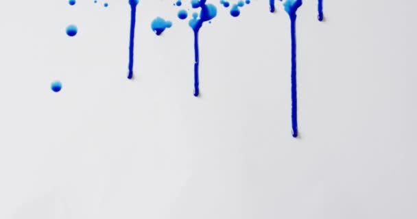 Animation Gros Texte Vente Rouge Sur Peinture Bleue Éclaboussure Sur — Video