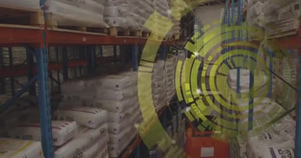Animáció Távcső Szkennelés Munkavállaló Segítségével Lift Teherautó Raktárban Globális Szállítási — Stock videók