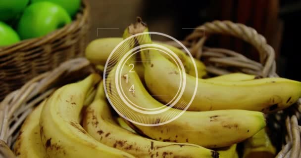 バナナとのバスケットの上の円上のデータ処理のアニメーション ショッピング エコロジー デジタルインターフェースのコンセプトデジタル生成ビデオ — ストック動画