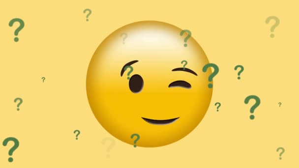 Sarı Arkaplanda Soru Işaretleri Olan Gülümseyen Emoji Simgesinin Animasyonu Sosyal — Stok video