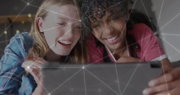 Animação Rede Conexões Sobre Mulheres Diversas Usando Tablet Inteligência Artificial — Vídeo de Stock