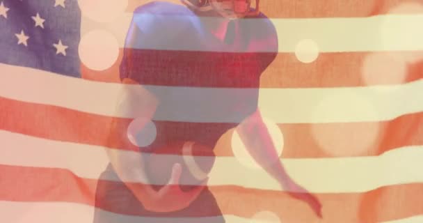 Animacja Białego Amerykańskiego Piłkarza Piłką Flagą Usa Amerykański Patriotyzm Sport — Wideo stockowe