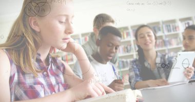 Matematiksel formüllerin sınıftaki öğrenciler üzerindeki görüntüsü.