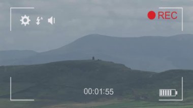 Kırsal alanda dijital video kamera arayüzü animasyonu. Video, işleme, dijital arayüz, doğa ve iletişim, dijital olarak oluşturulmuş video.