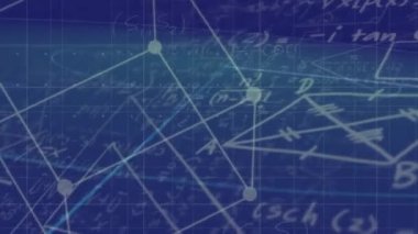 Mavi arkaplandaki matematiksel denklemlerin üzerindeki şekillerin animasyonu. Küresel bilim, bilgisayar ve dijital arayüz kavramı dijital olarak oluşturulmuş video.