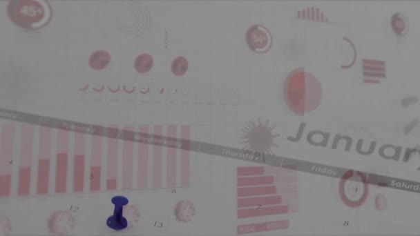 シリンジとカレンダー上のホワイトバックグラウンドでのデータ処理のアニメーション グローバル医療 ヘルスケア パンデミック デジタルインターフェースのコンセプトデジタル生成ビデオ — ストック動画