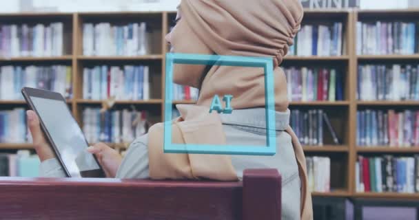 Animación Texto Datos Sobre Alumna Biracial Hiyab Con Tableta Inteligencia — Vídeos de Stock