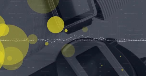 在Vr耳机上动画黄斑和数据处理 全球技术 通信和数字接口概念 — 图库视频影像