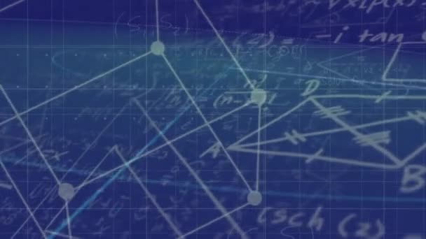 青い背景の数学方程式上の形状のアニメーション グローバルサイエンス コンピューティング デジタルインターフェースのコンセプトデジタル生成ビデオ — ストック動画