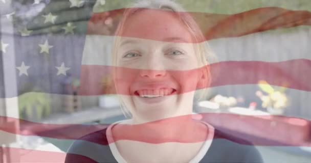 Animatie Van Een Glimlachende Blanke Vrouw Boven Vlag Van Amerikaans — Stockvideo