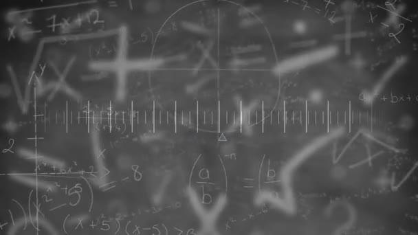ブラックバックグラウンド上の数学の方程式上のデータ処理のアニメーション グローバルサイエンス コンピューティング デジタルインターフェースのコンセプトデジタル生成ビデオ — ストック動画