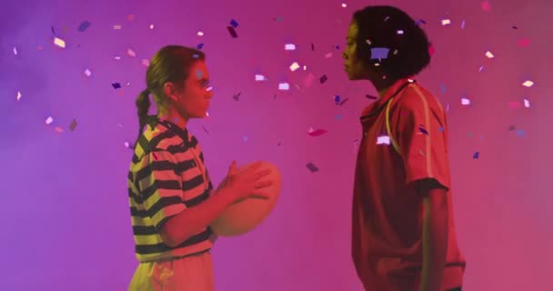 Animation Confettis Sur Diverses Joueuses Rugby Avec Ballon Concept Mondial — Video