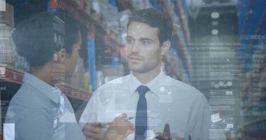 Depoda çalışan kadın ve erkeğin istatistik ve mali veri işleme görüntüsü. küresel gönderim ve bağlantılar konsepti dijital olarak oluşturulmuş görüntü.