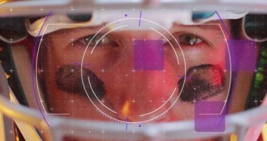 Kafkasyalı Amerikan futbolcu üzerinden veri işleme görüntüsü. 