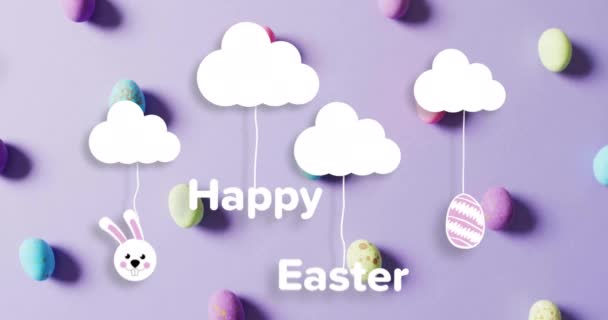 用紫色背景的五彩斑斓的彩蛋在云彩上渲染出快乐的东方文字 复活节 基督教 传统和庆祝概念数字制作的视频 — 图库视频影像