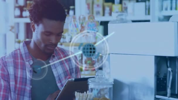 Animace Sítě Spojení Datovými Podvody Nad Afroameričanem Tabletem Kavárně Globální — Stock video