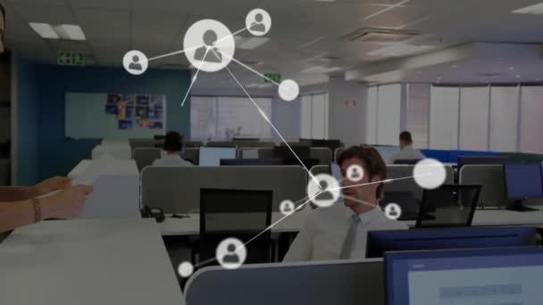 Animation Des Netzwerks Von Verbindungen Mit Menschen Ikonen Über Verschiedene — Stockvideo