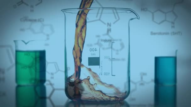 Анімація Хімічної Формули Над Склянками Барвистою Рідиною Глобальна Наука Технологія — стокове відео