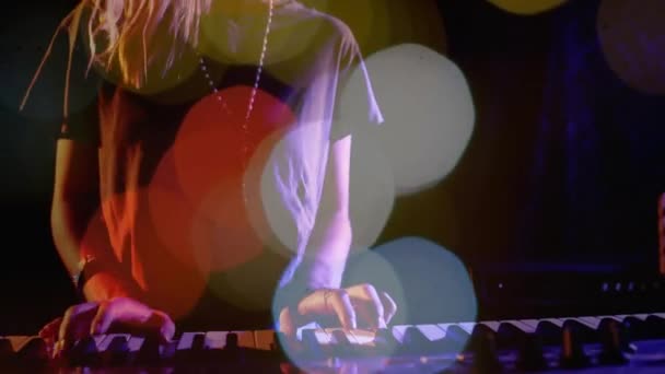 코카서스 노래에 반점의 애니메이션 엔터테인먼트 디지털 방식으로 비디오 — 비디오