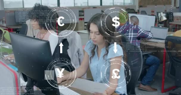 Animace Měnových Ikon Zpracování Dat Přes Různé Podnikatele Úřadu Globální — Stock video