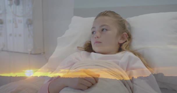 Animation Solnedgången Landskap Över Sjuka Kaukasiska Flicka Patient Hosta Sjukhussäng — Stockvideo