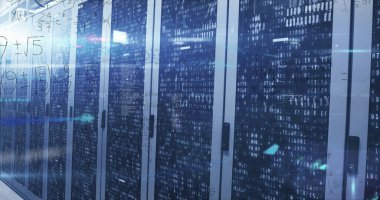 Matematiksel denklemlerin resmi ve bilgisayar sunucuları üzerinde ikili kodlama. Küresel hesaplama, bağlantılar ve veri işleme kavramı dijital olarak oluşturulmuş resim.